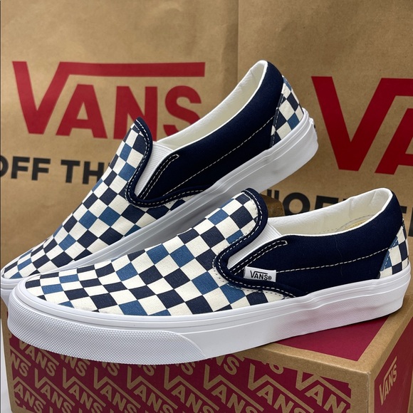 Vans Men’s Blue Checkerboard Classic Slip-On
Tri-Tone Check Navy
VN000D5PBX9 - Picture 6 of 16
